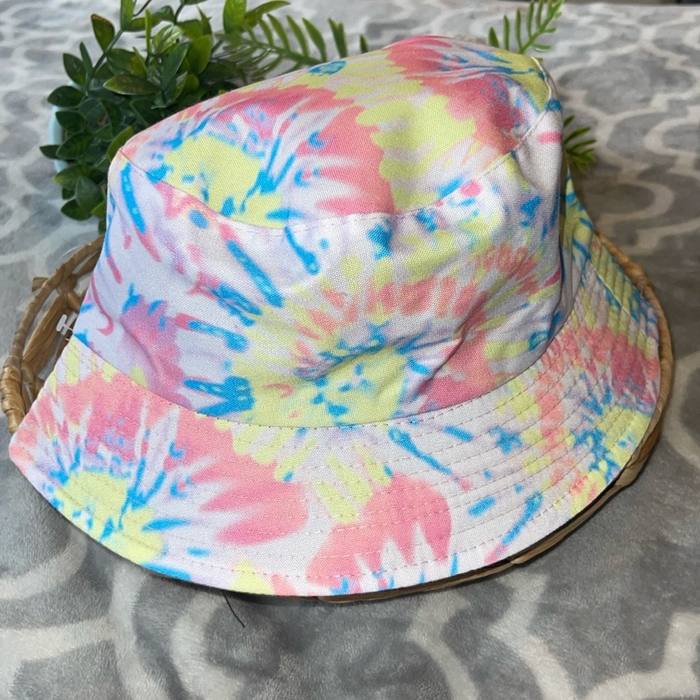 🪩 NEW Tie dye bucket hat